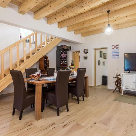 Amazing Home In Vrzici With Jacuzzi Dış mekan fotoğraf