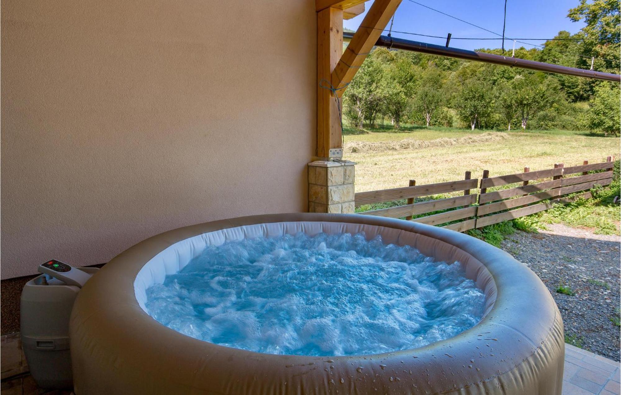 Amazing Home In Vrzici With Jacuzzi Dış mekan fotoğraf