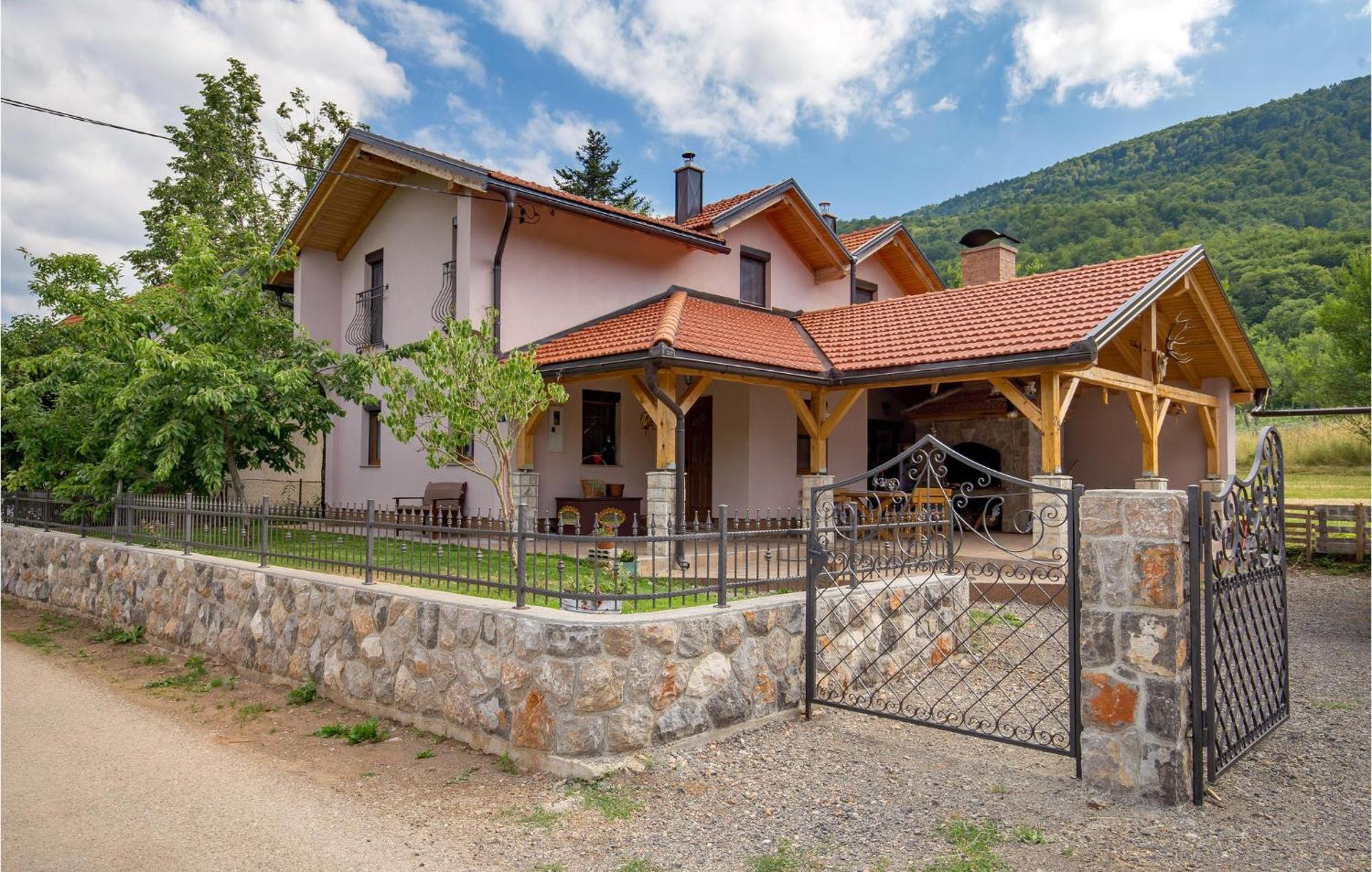 Amazing Home In Vrzici With Jacuzzi Dış mekan fotoğraf